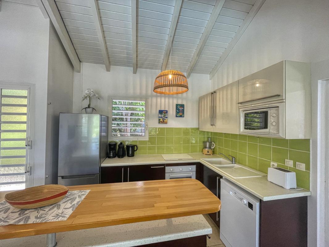 12.Location villa piscine Sainte Anne Guadeloupe_Cuisine
